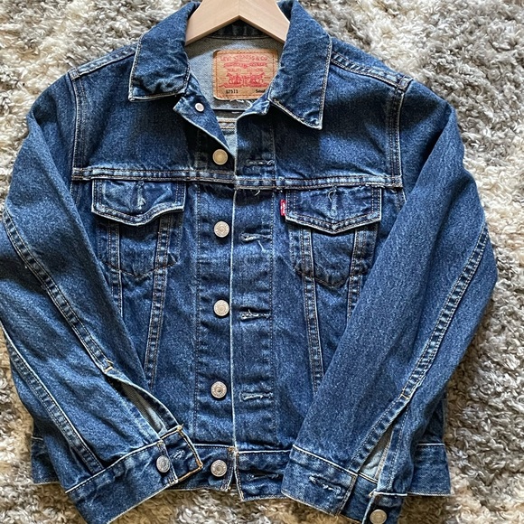 Women’s Levis jean jacket
